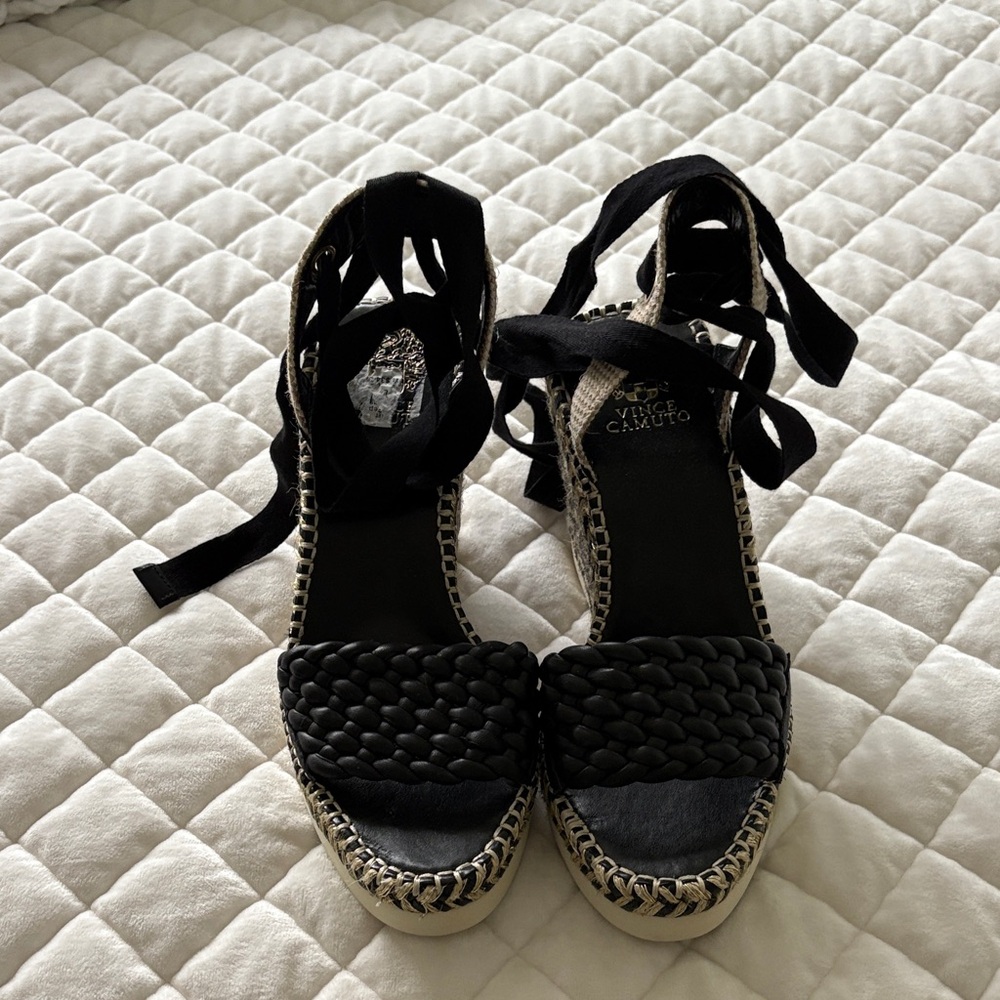 Vince Camuto Black and Tan Espadrille Sandals